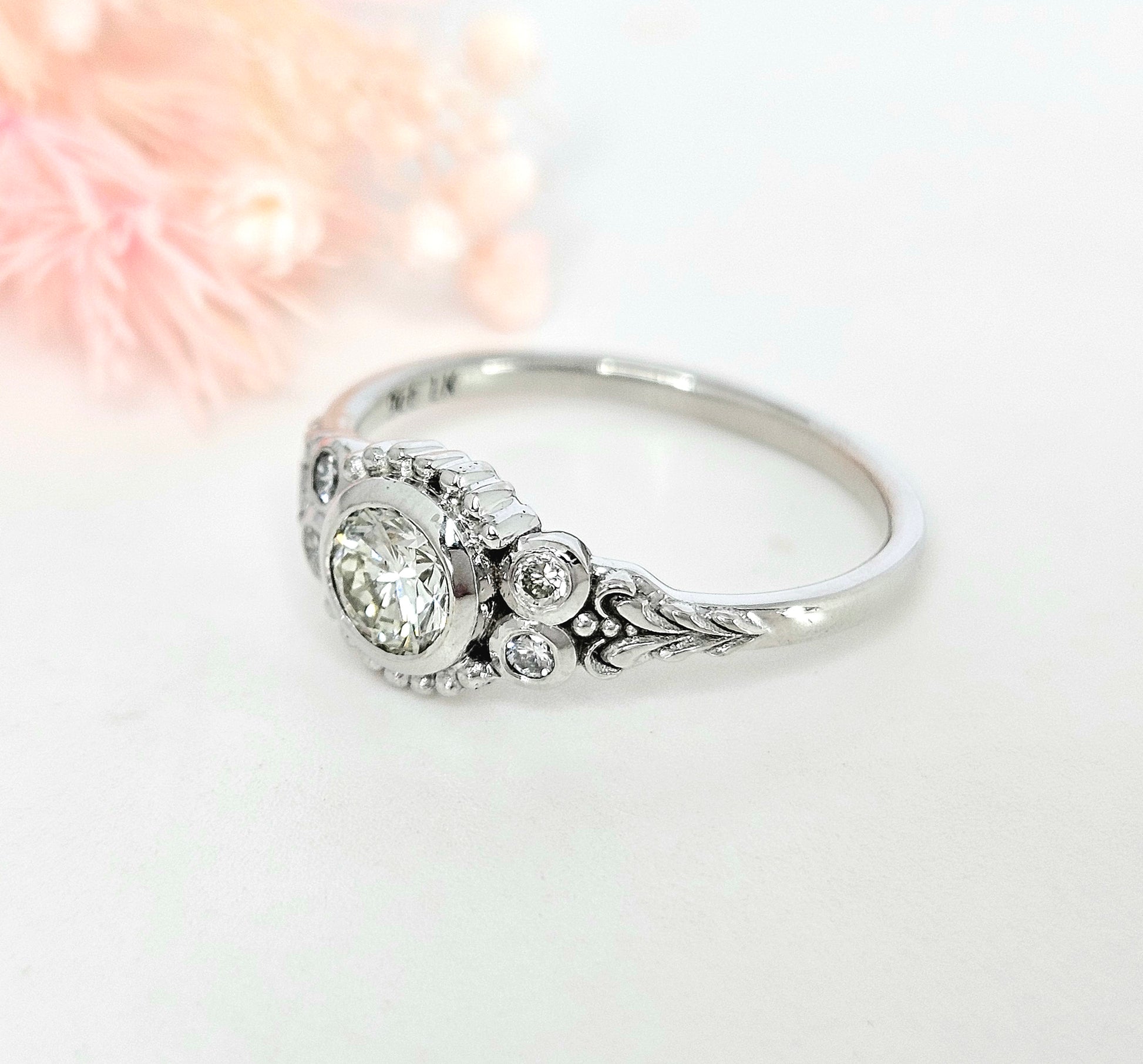 Iris - Dainty Ring